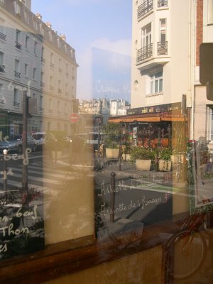  reflets dans une vitrine de café